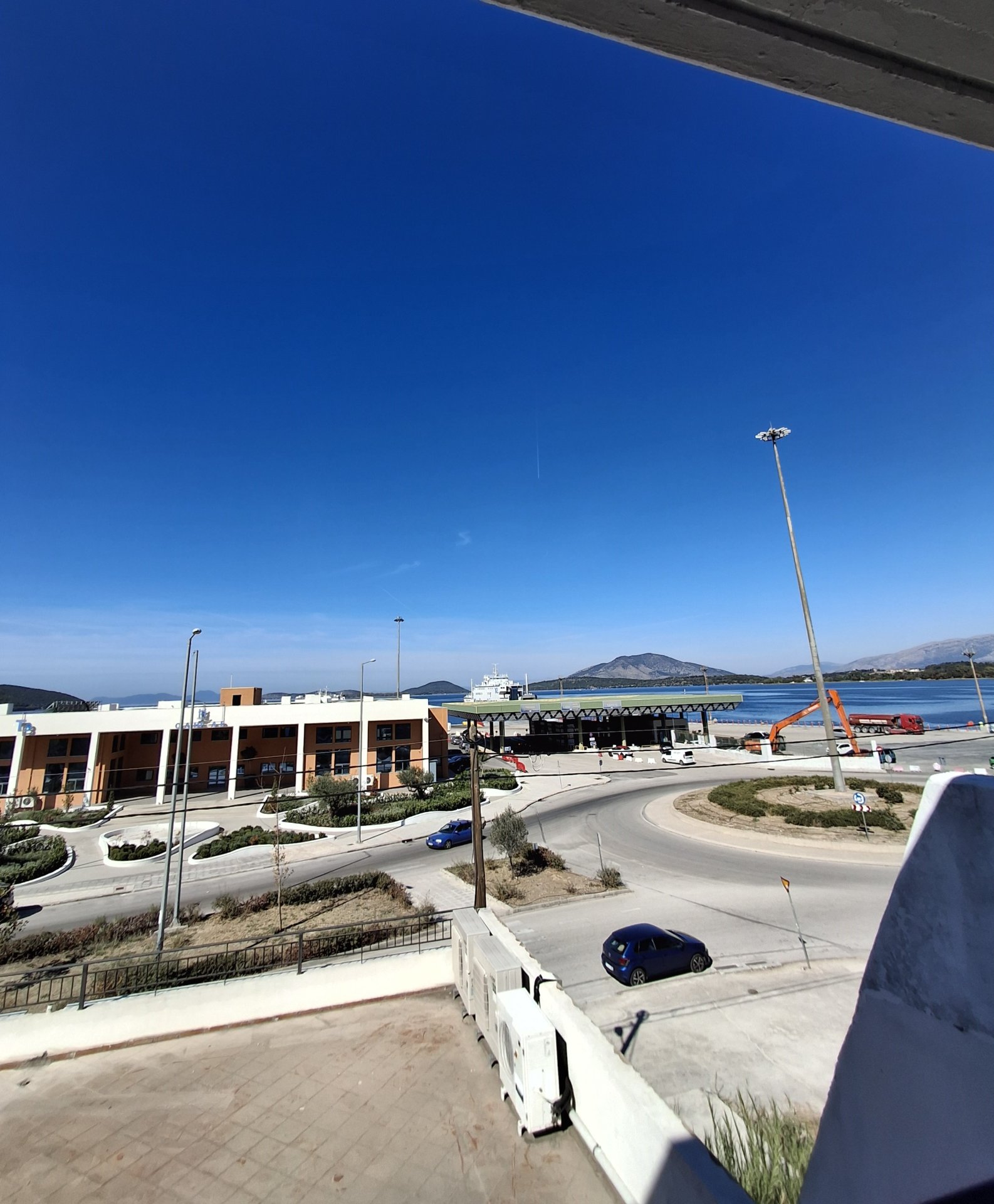 Αγίων Αποστόλων 145, Ηγουμενίτσα, έναντι λιμανιού Κέρκυρας